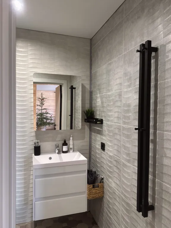 Дом у берега озера