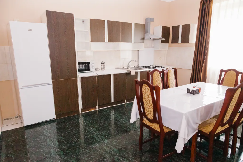 Уютный дом с камином и большим балконом