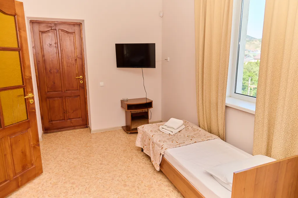 Квартира Квартира Двухкомнатный семейный люкс с балконом — Судак