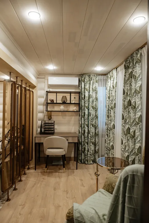 Уютный дом на берегу реки