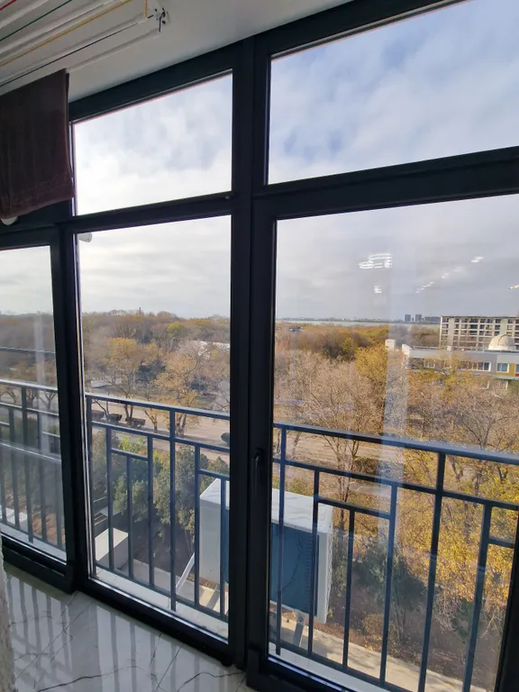 Квартира с ремонтом и видом на озеро Мойнаки