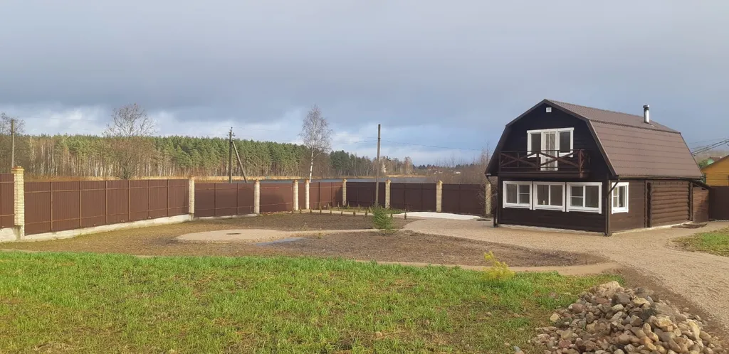 Коттедж Уютный коттедж на берегу озера — Луга