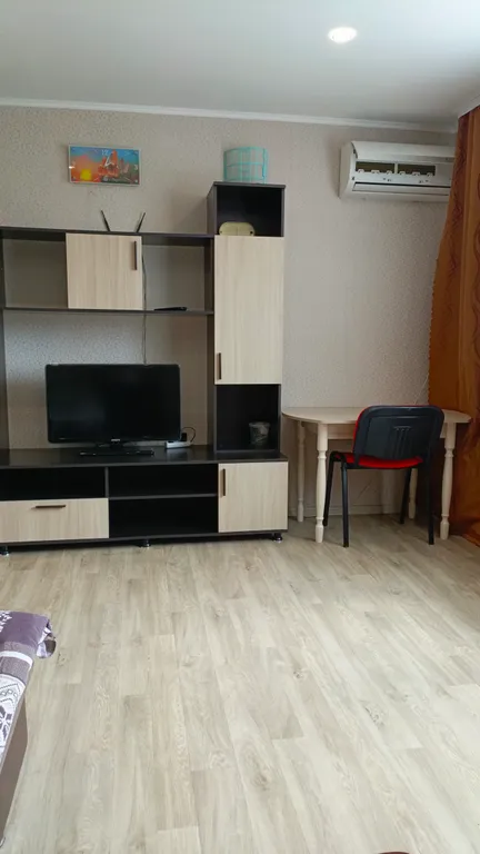 Уютная однокомнатная квартира с видом на горы в 15 минутах от моря