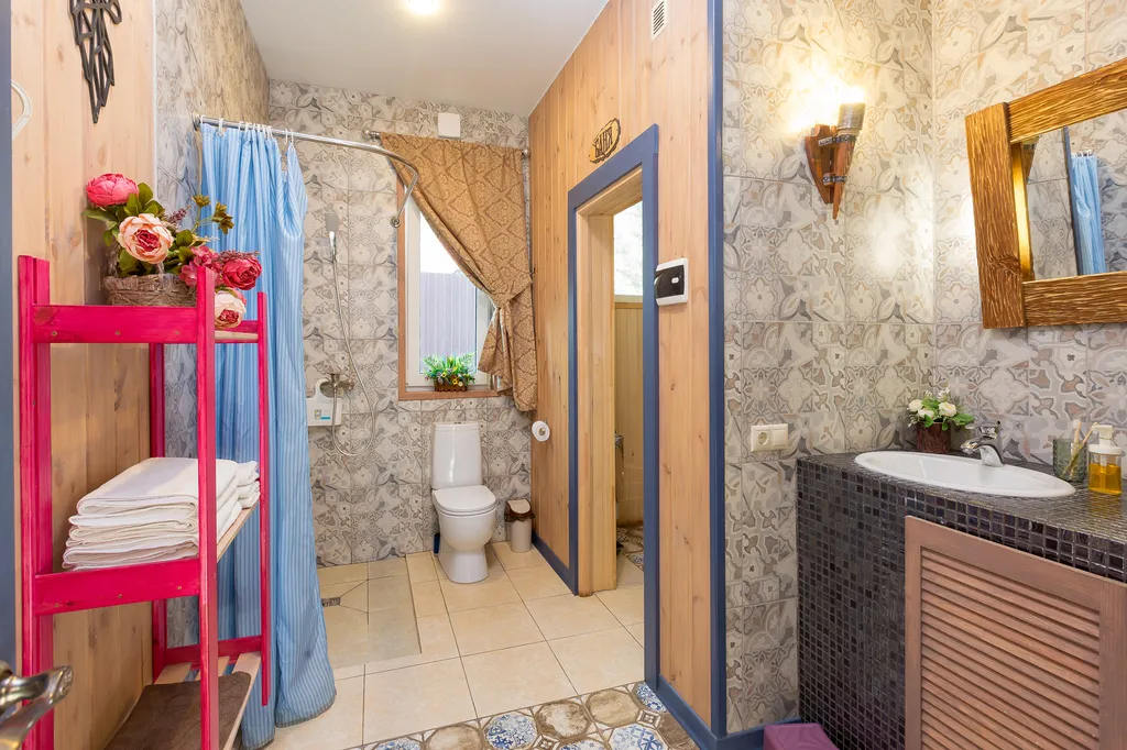 Коттедж Уютный дом с баней и чаном в лесном участке у берега водохранилища — Логиново