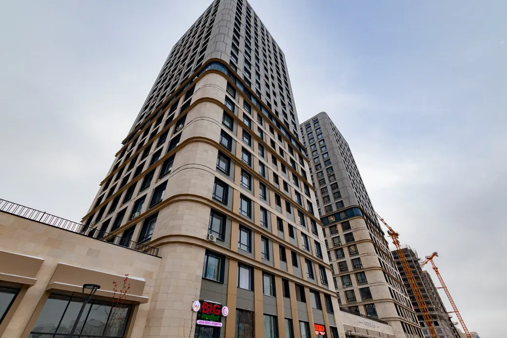 ЖК Respublika, ТРЦ Ханшатыр