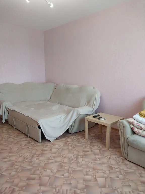 Комфортная евродвушка с двумя диванами в отдельных комнатах