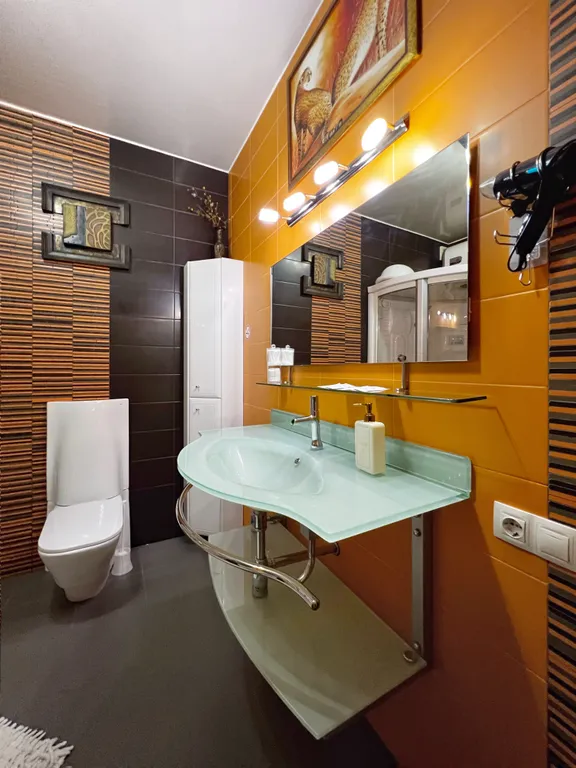 Красивая большая двухкомнатная квартира в микрорайоне Красный Камень