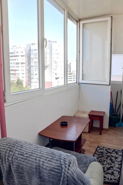 Двушечка возле Леруа