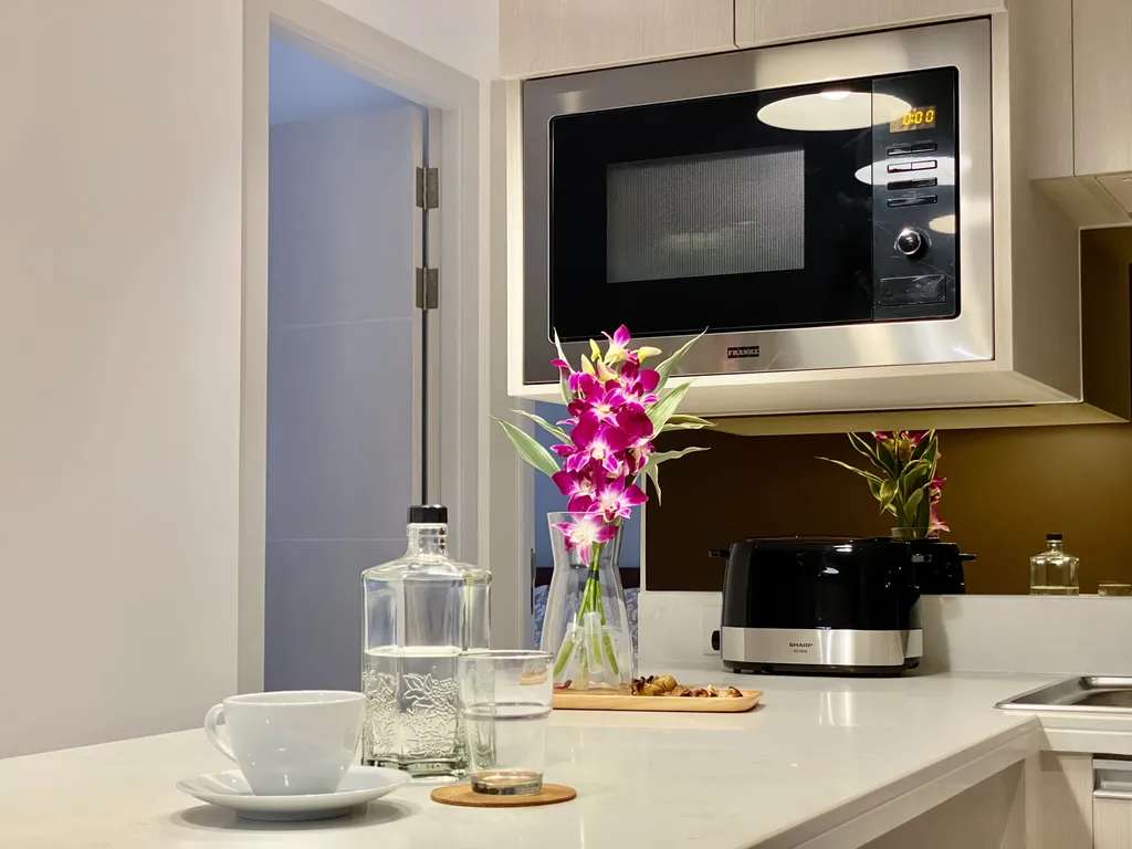 Две спальни с видом на озеро и море