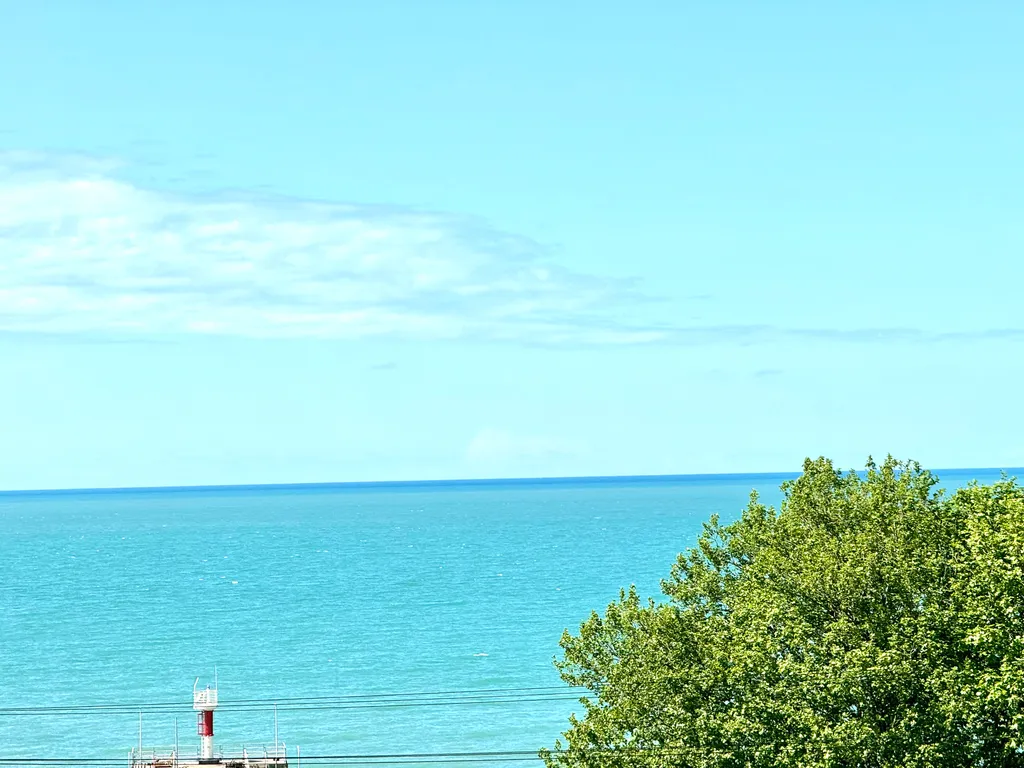 Двухкомнатная квартира с прямым видом на море