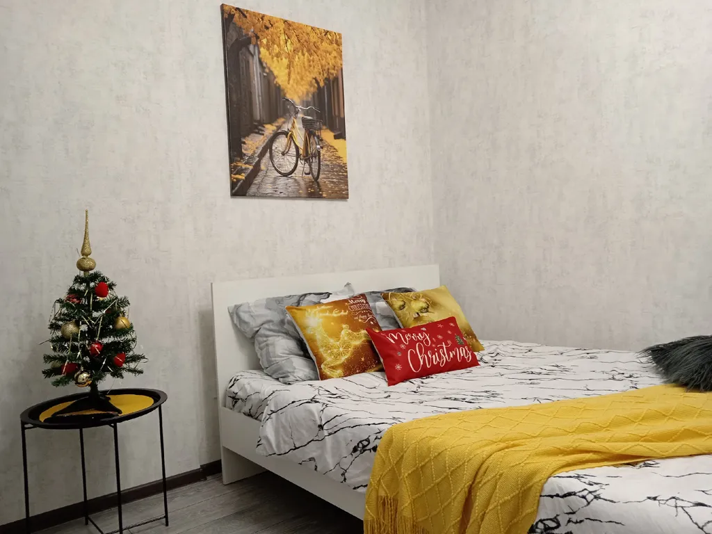 Уютная квартира с панорамными окнами и видом на озеро