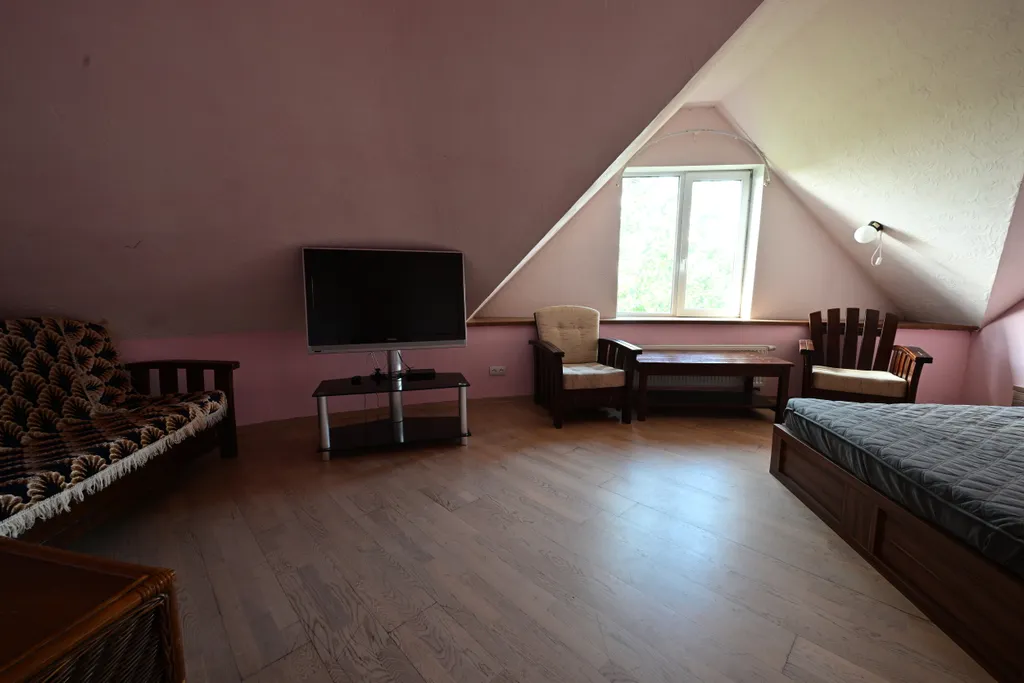 Шикарный коттедж с уютным средневековым интерьером