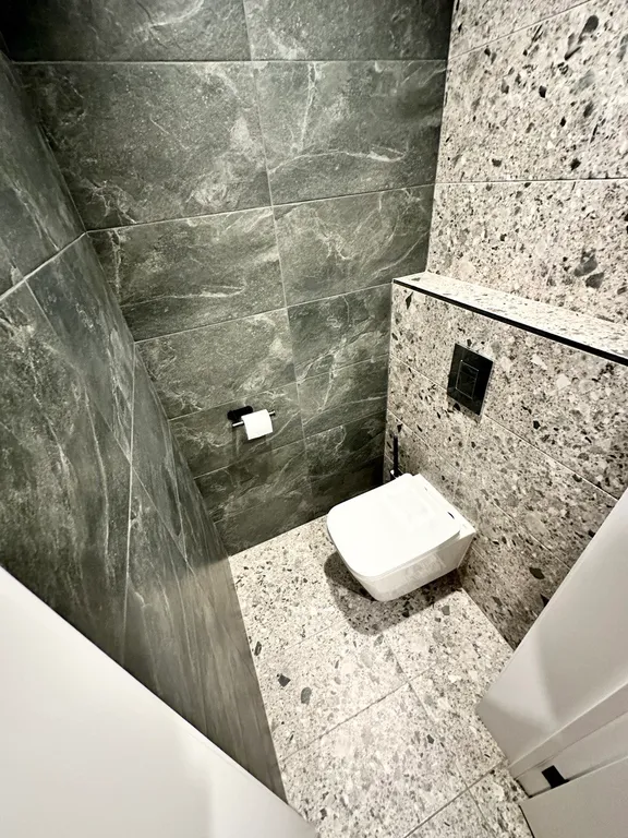 Новый панорамный барнхаус с сауной на лесном участке