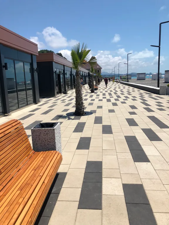 Квартира с отдельной спальней в 15 минут от моря