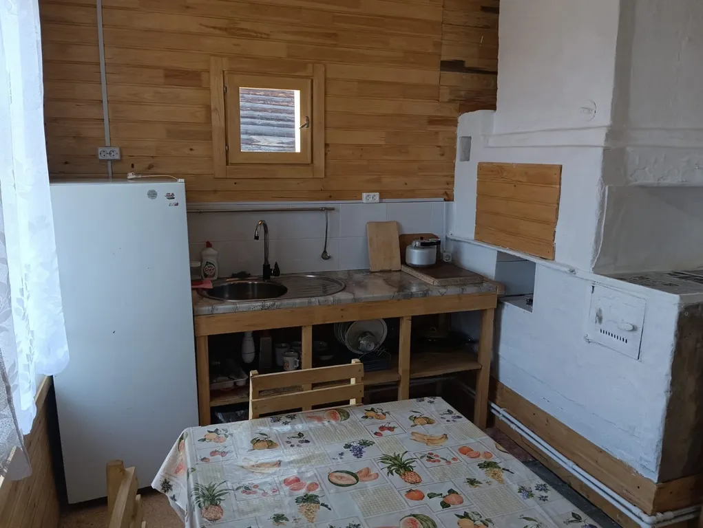 Деревенский дом с печью