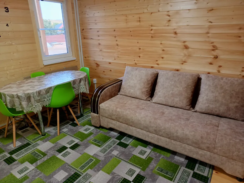 Половина 2х этажного коттеджа с отдельным входом