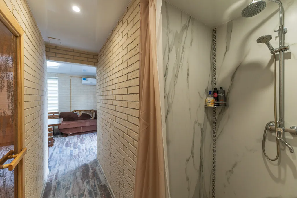 Дом с баней и бассейном