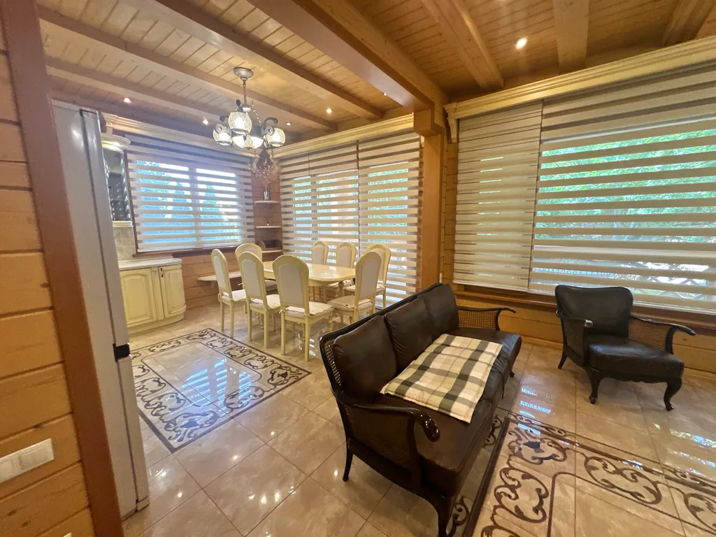 Деревянный дом с приватной территорией