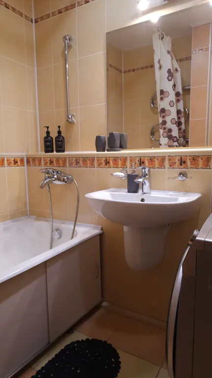 Тихая квартира в самом центре с видом на сквер