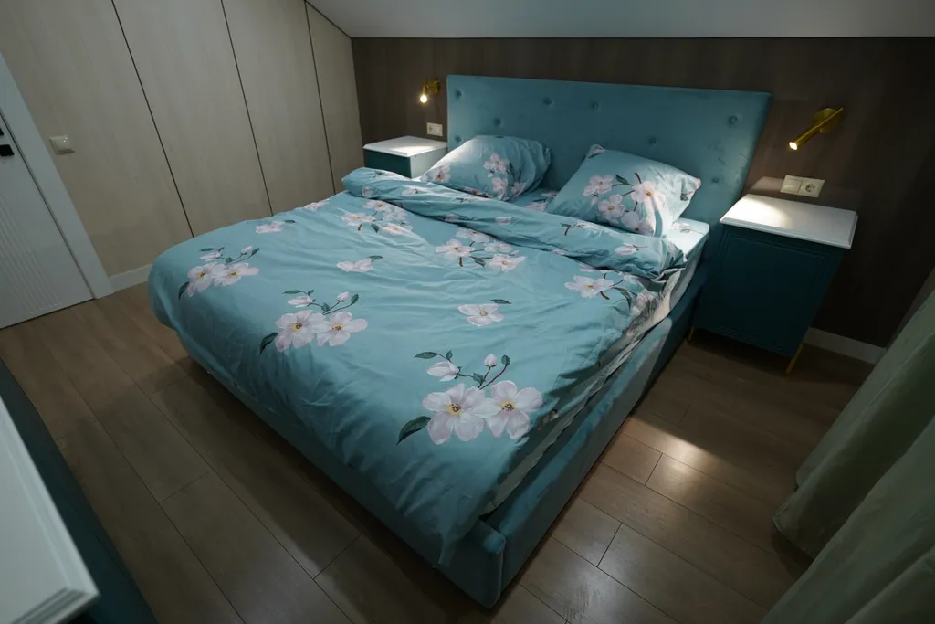 Современный дом у леса