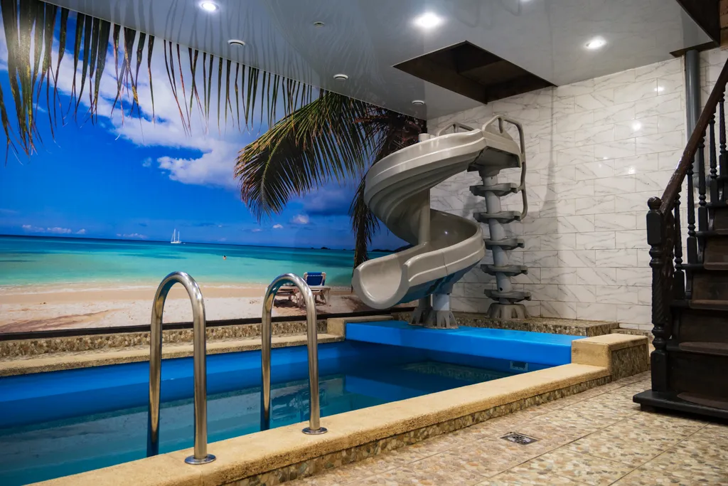 Дом с горкой в бассейне