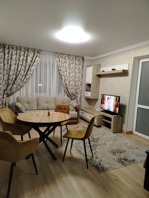 Евротрешка у ЖД вокзал и зоопарка