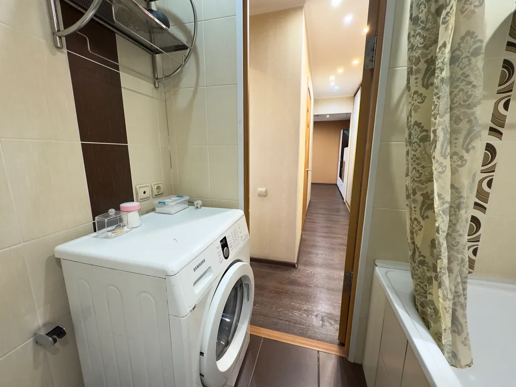 Люксовая двухкомнатная с авторским освещением