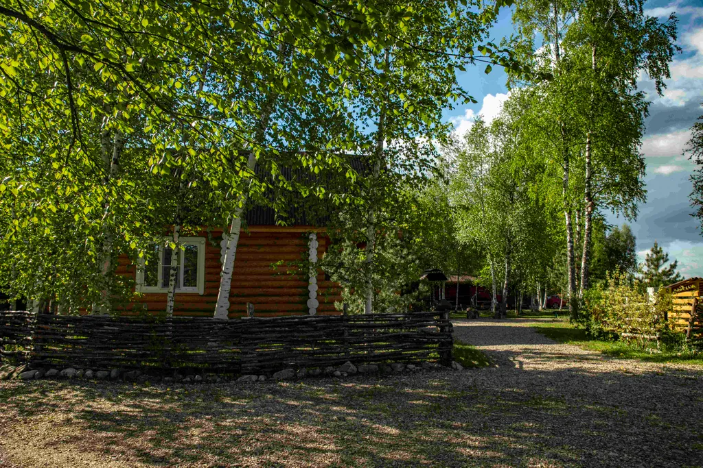 Уютный коттедж с балконом на шесть человек на берегу озера Селигер