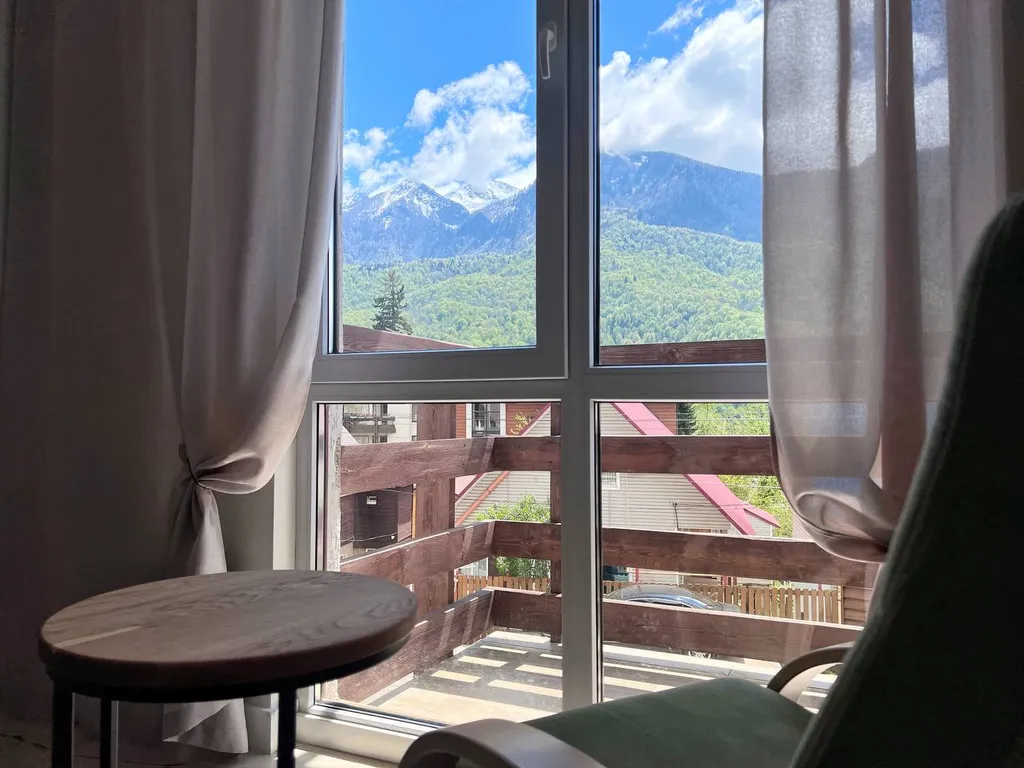 Квартира с балконом и невероятным видом на горы