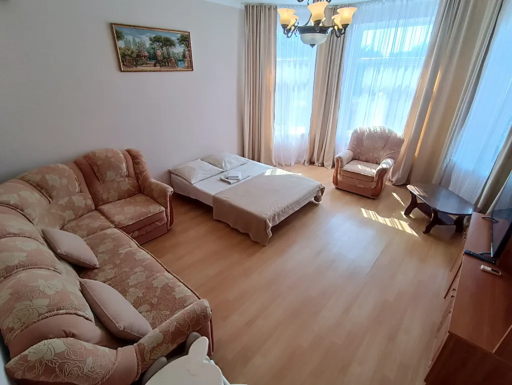 Уютная 2-х комнатная квартира с большой кухней