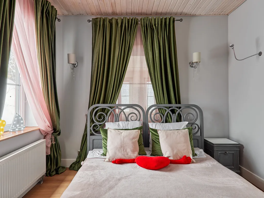 Красивый коттедж у озера для семьи в 20 минутах от города