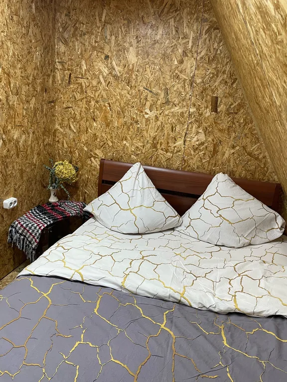 Уютный дом с видом на лес и железную дорогу