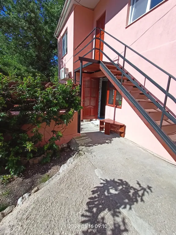 Уютный домик около моря