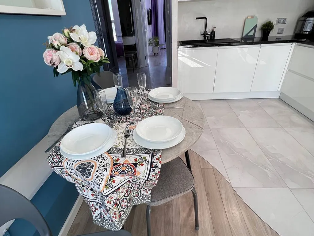 Современная квартира с панорамным видом на Волгу (Уютный Дом)