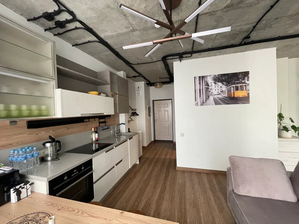 Просторная и светлая квартира с огромными окнами