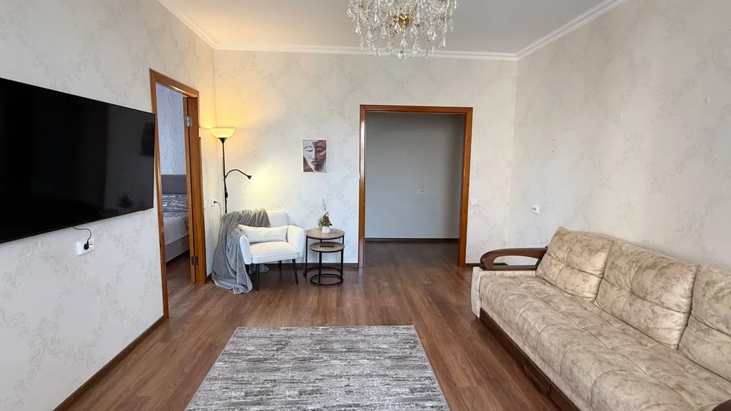 Семейная 2-комнатная квартира с детской кроваткой