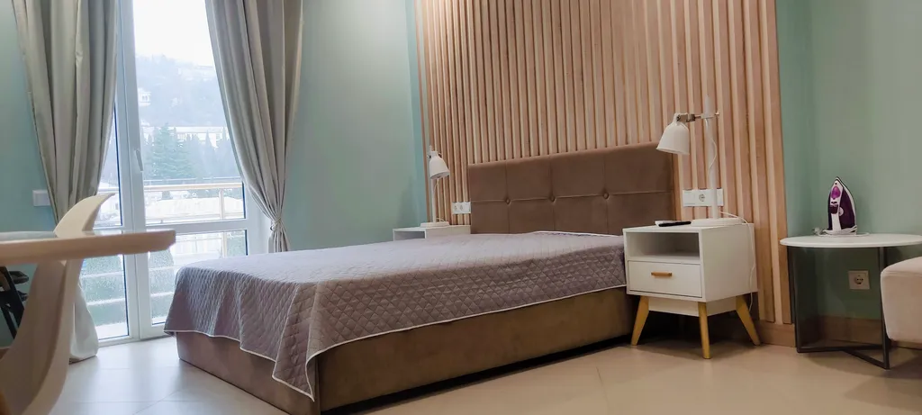 Большая студия с видом на гору Ай-Петри