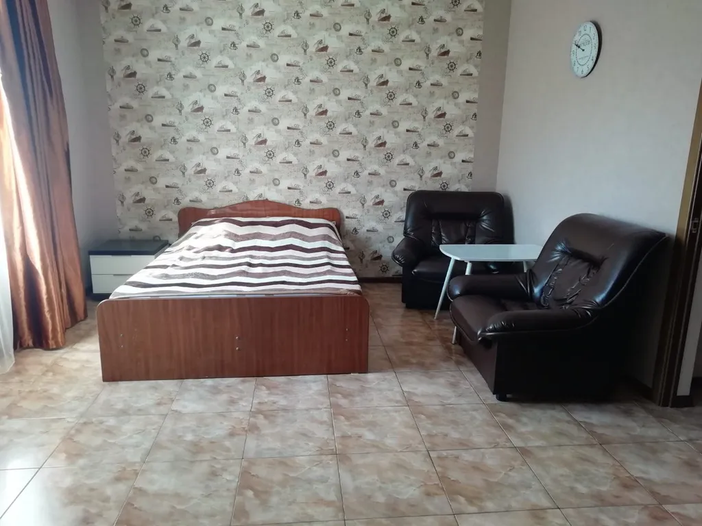 Домик с видом на сад