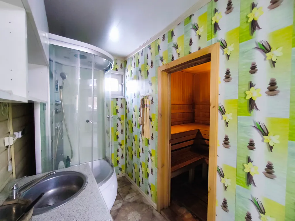 Комфортабельный 2-этажный дом с панорамным остеклением и русской баней