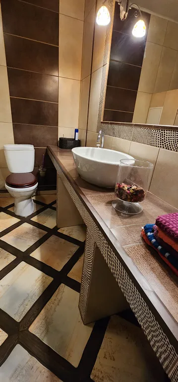 Дом с шикарной беседкой на озере