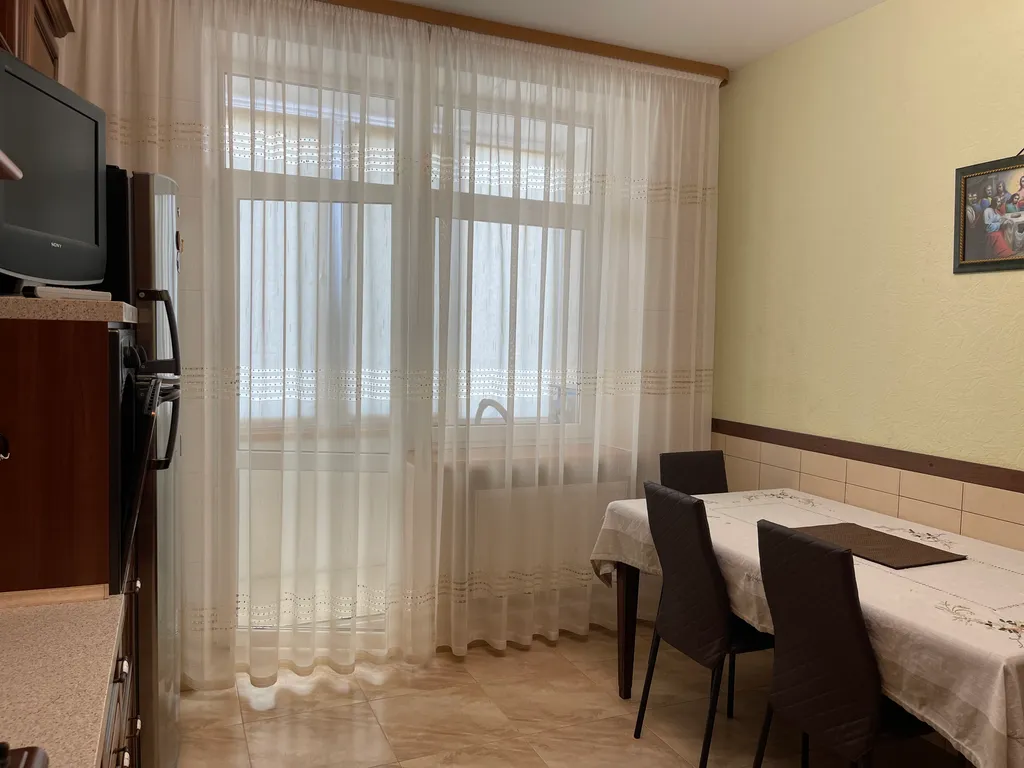 Уютная 4-х комнатная квартира в центре Евпатории с видом на море