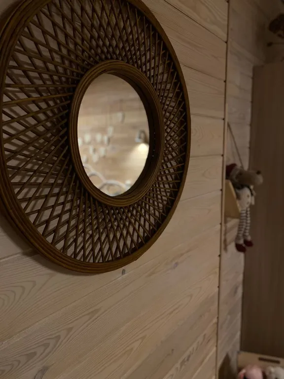 Дом у берега озера