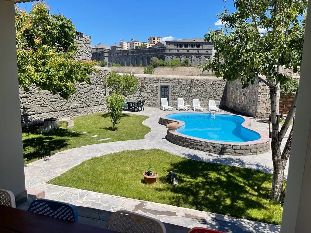 Шикарный дом в центре с бассейном