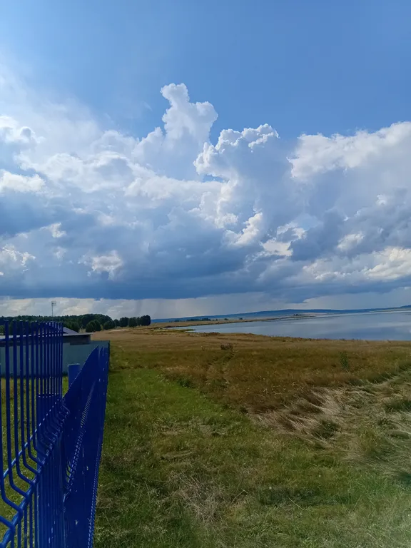 Уютный дом на берегу озера Камбулат