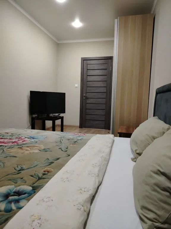 Евротрешка у ЖД вокзал и зоопарка