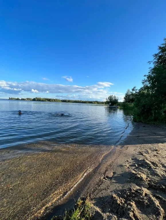 Русский дом с баней на берегу озера
