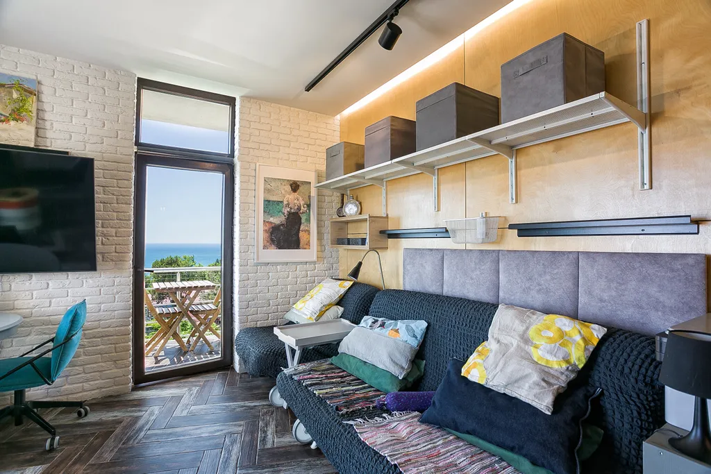 Квартира с двумя балконами и панорамным видом на море и горы