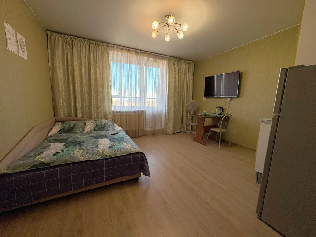 Green Apartment с ванной и большим ТВ