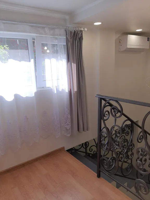 Двухуровневые уютные апартаменты в Алупке первая береговая линия