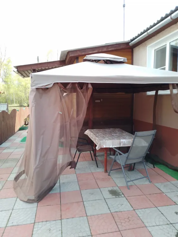 Дом у реки в центре города